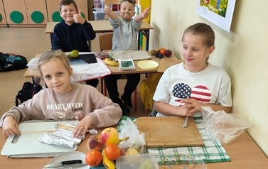 Owocowa uczta w klasie pierwszej!  1