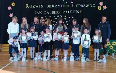 Uroczysty apel z okazji pasowania dzieci z klasy I na ucznia 2