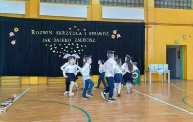 Uroczysty apel z okazji pasowania dzieci z klasy I na ucznia 3