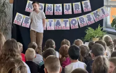 Szkolny Konkurs Recytatorski pt. Niekt&oacute;rzy lubią poezję 7