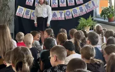 Szkolny Konkurs Recytatorski pt. Niekt&oacute;rzy lubią poezję 8