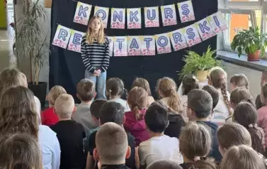 Szkolny Konkurs Recytatorski pt. Niekt&oacute;rzy lubią poezję 9