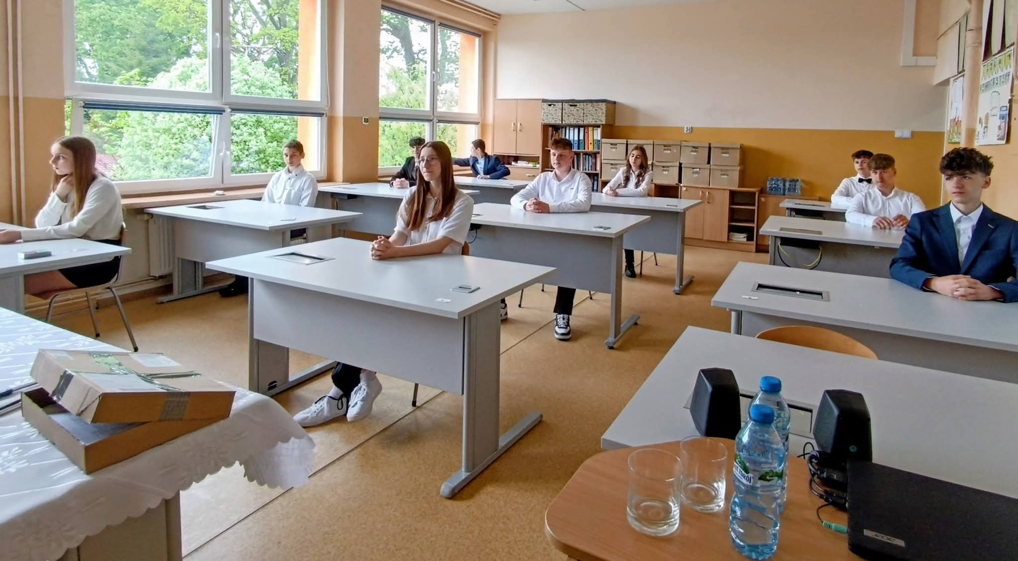 Egzaminy_&oacute;smoklasist&oacute;w_(1)